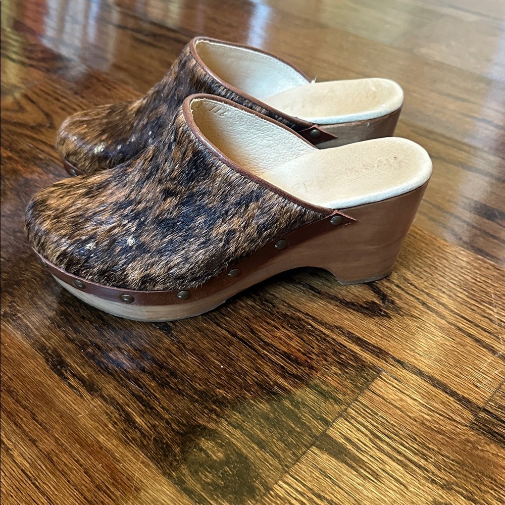 Five Worlds (Cordani) Zorba Cow Hair Clogs size 8 - Picture 2 of 4